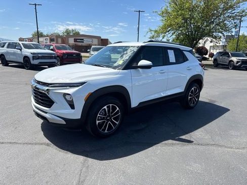 Certified 2025 Chevrolet TrailBlazer LT AWD/4WD image 3