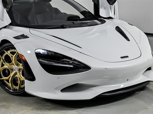 Used 2025 McLaren 750S Spider RWD image 2