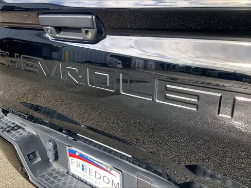 Certified 2024 Chevrolet Colorado Z71 w/ LPO, Dark Essentials Package image 9