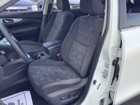 Used 2015 Nissan Rogue SV image 10