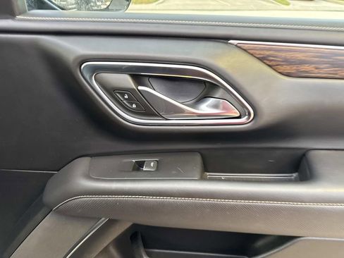 Used 2023 Chevrolet Suburban Premier image 17