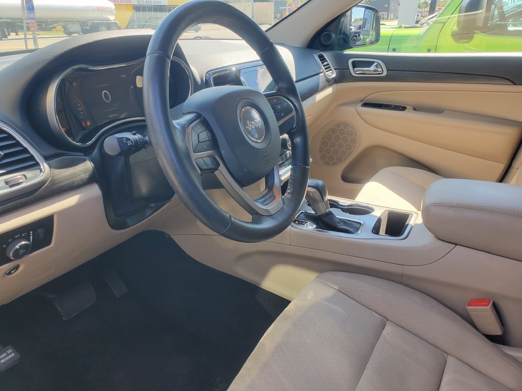 Used 2022 Jeep Grand Cherokee Laredo E AWD/4WD image 8