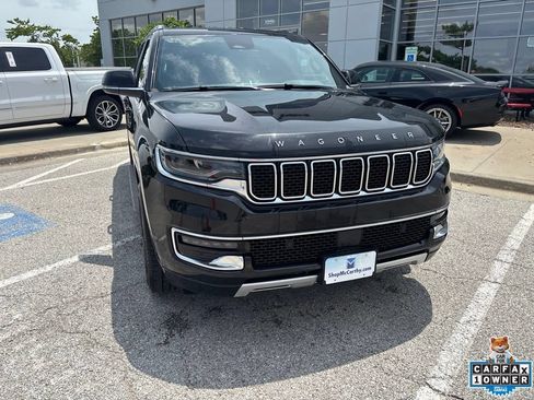 Used 2024 Jeep Wagoneer L Series II w/ Flexible Seating Group AWD/4WD image 8