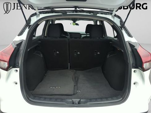 Certified 2024 Nissan Kicks SV FWD image 17