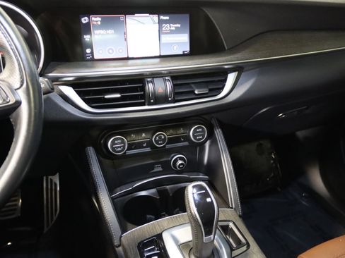 Used 2022 Alfa Romeo Stelvio Ti AWD/4WD image 46