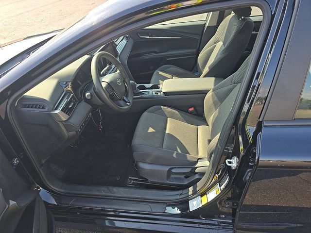 Used 2025 Toyota Camry LE FWD image 6