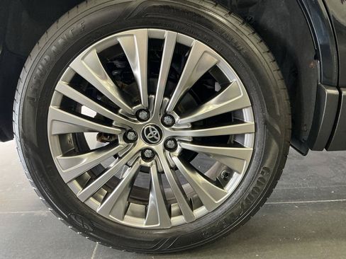 Used 2021 Toyota Venza XLE w/ Softex Package AWD/4WD image 26