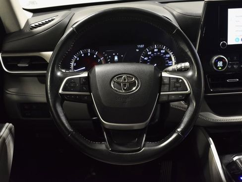 Used 2023 Toyota Highlander LE image 17