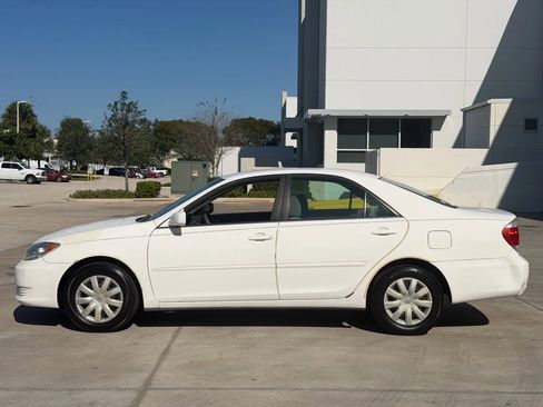 Used 2005 Toyota Camry XLE image 7