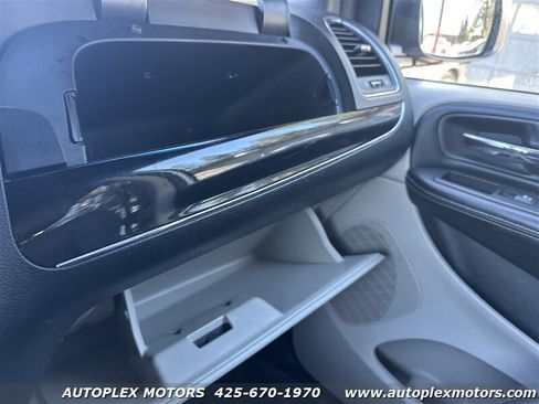 Used 2017 Dodge Grand Caravan SXT image 28