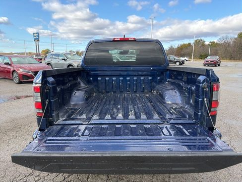 Used 2022 Nissan Frontier SV image 9