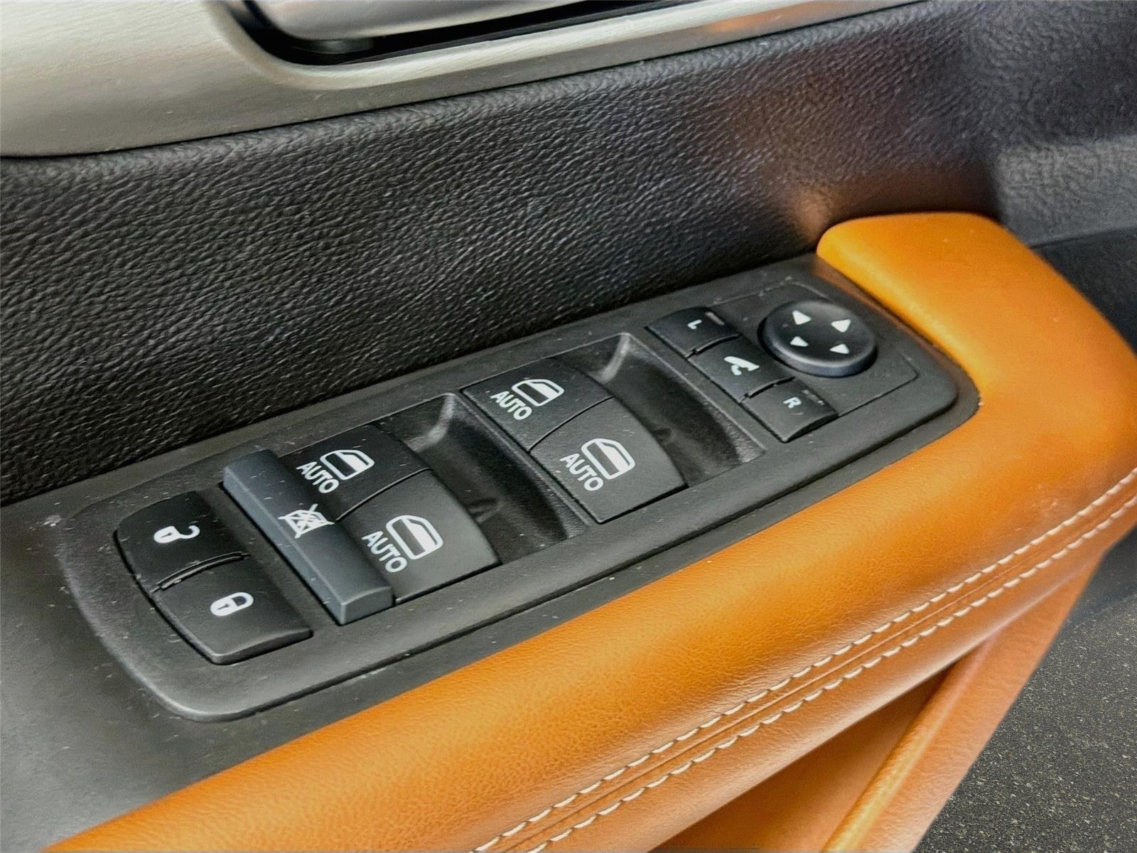 Used 2024 Chrysler Pacifica Pinnacle FWD image 21