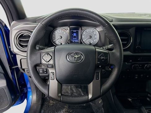 Used 2018 Toyota Tacoma TRD Sport image 12