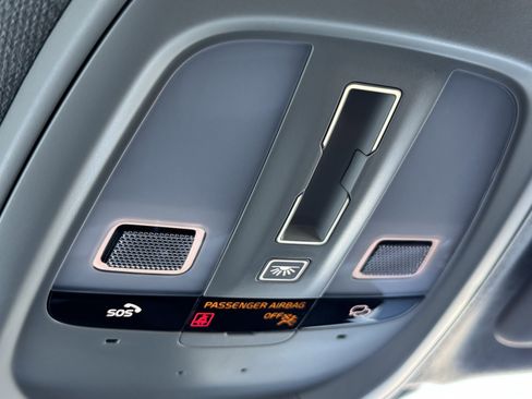 Used 2024 Volvo XC40 B5 Plus image 29