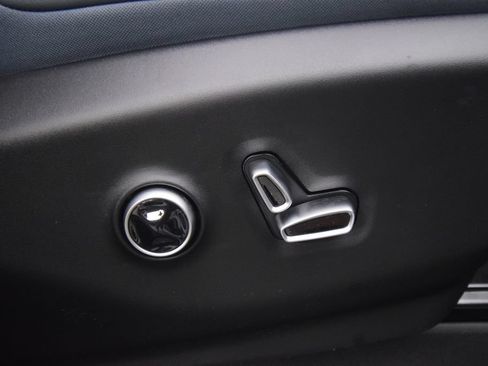 New 2027 Chrysler Pacifica Pinnacle FWD image 19