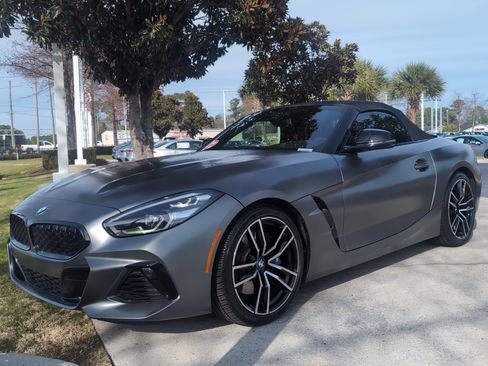 Used 2022 BMW Z4 M40i w/ Driving Assistance Package image 5