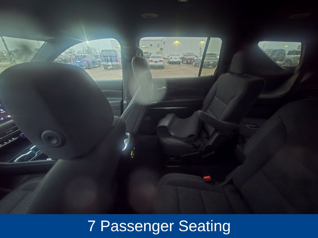 Used 2025 Chevrolet Traverse LT FWD image 6