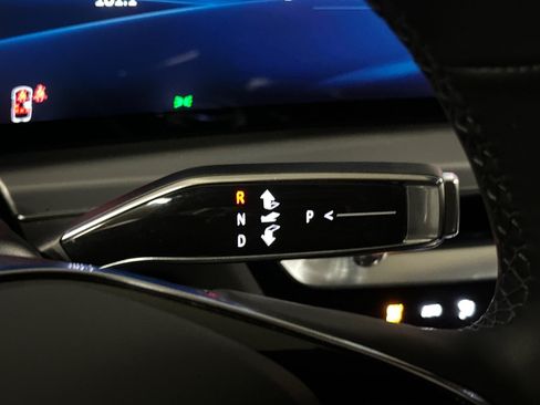 Used 2025 Cadillac Lyriq Luxury AWD/4WD image 20