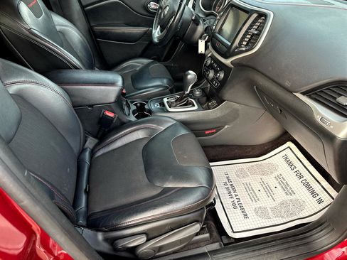 Used 2016 Jeep Cherokee Trailhawk w/ Cold Weather Group image 18