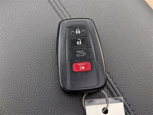 Used 2020 Toyota RAV4 Limited image 32