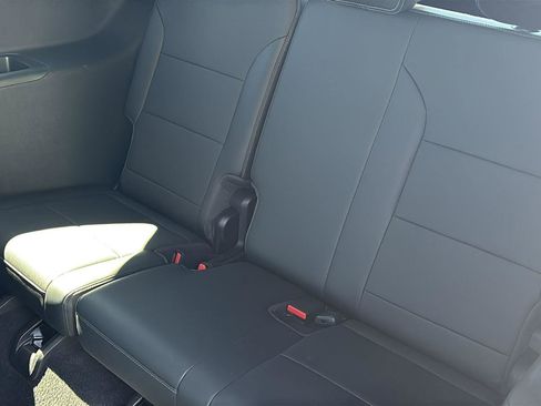 Used 2025 Buick Enclave Preferred FWD image 17
