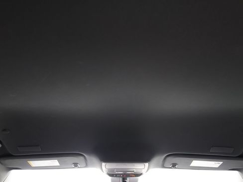 Used 2024 Chevrolet Traverse LS FWD image 16