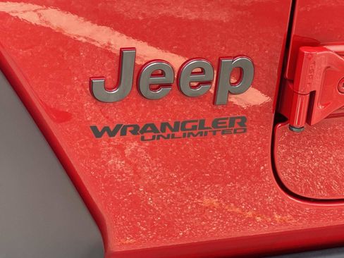 Used 2022 Jeep Wrangler Unlimited Rubicon w/ Cold Weather Group AWD/4WD image 13