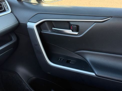 Used 2025 Toyota RAV4 XLE FWD image 22