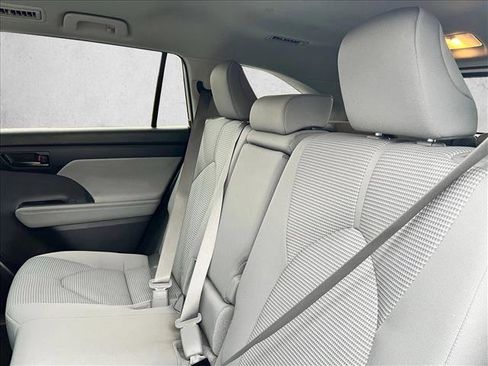 Certified 2024 Toyota Highlander LE image 20
