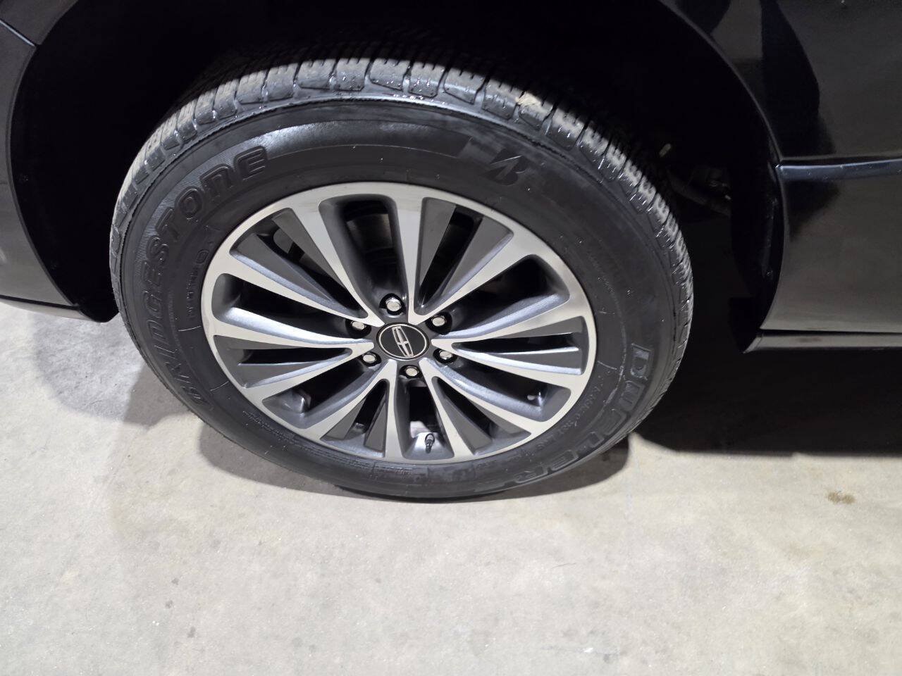 Used 2017 Lincoln Navigator Select AWD/4WD image 21