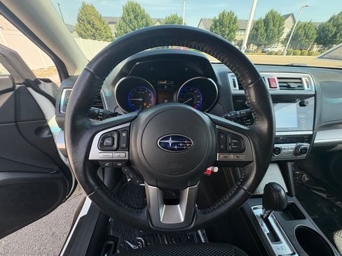 Used 2017 Subaru Outback 2.5i Premium AWD/4WD image 9