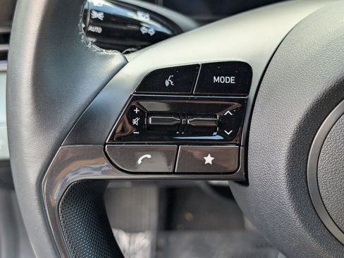 Used 2025 Hyundai Elantra Limited FWD image 19