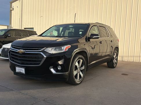 Used 2020 Chevrolet Traverse LT w/ LT Premium Package image 1