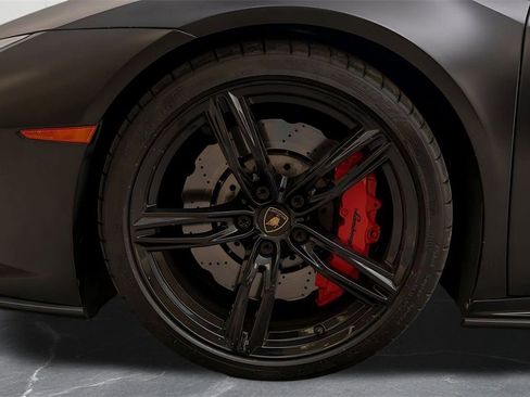 Used 2020 Lamborghini Huracan EVO image 12