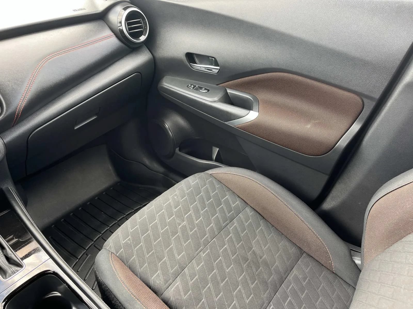 Used 2023 Nissan Kicks SR w/ Exterior Package FWD image 13