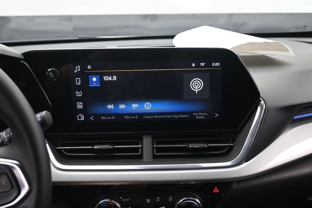 Used 2025 Chevrolet Trax LT w/ LT Convenience Package FWD image 15