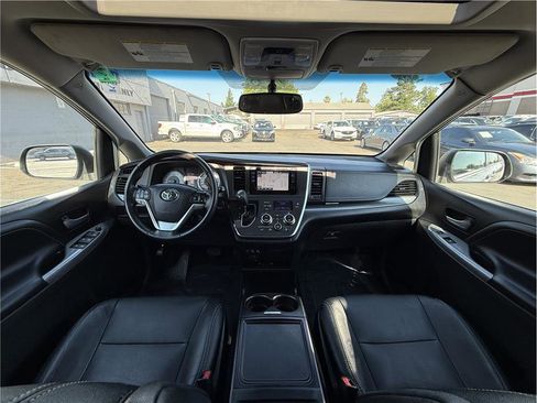 Used 2015 Toyota Sienna SE image 37