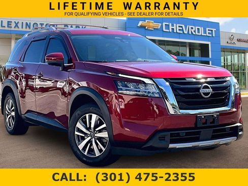 Used 2024 Nissan Pathfinder SL AWD/4WD image 1