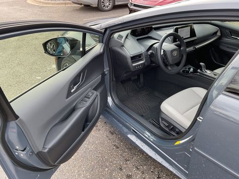 Used 2024 Toyota Prius XLE image 9