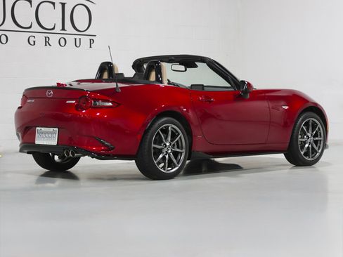 Used 2019 MAZDA MX-5 Miata Grand Touring w/ Appearance Package image 37