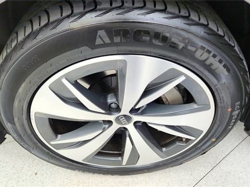 Used 2024 Audi Q8 e-tron Premium image 60