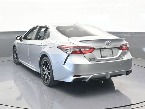Used 2022 Toyota Camry SE image 4