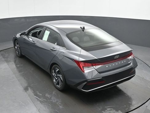 Used 2025 Hyundai Elantra Limited FWD image 39