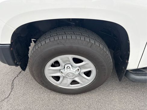 Used 2017 Toyota Tundra SR AWD/4WD image 10