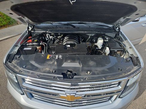 Used 2020 Chevrolet Suburban Premier image 32