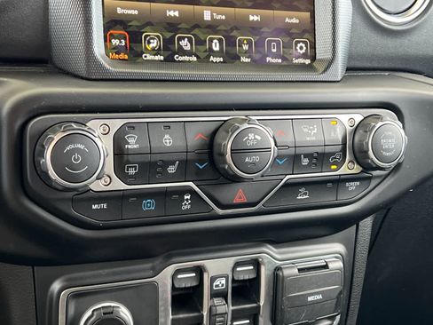 Used 2023 Jeep Wrangler Sahara w/ Cold Weather Group AWD/4WD image 22