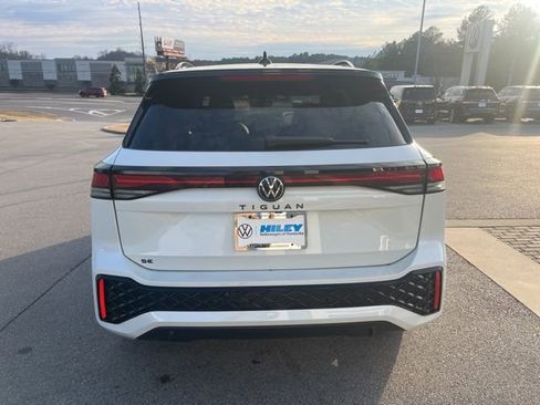 New 2026 Volkswagen Tiguan SE R-Line FWD image 4