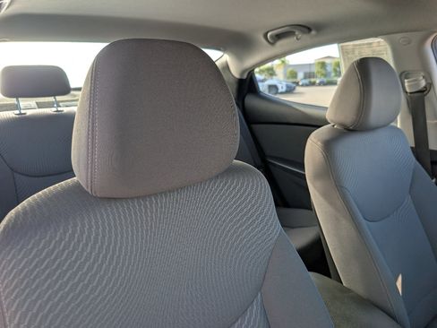 Used 2016 Hyundai Elantra SE FWD image 3