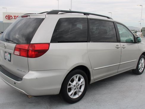 Used 2005 Toyota Sienna XLE FWD image 3