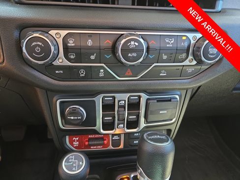 Used 2025 Jeep Gladiator Sport AWD/4WD image 22